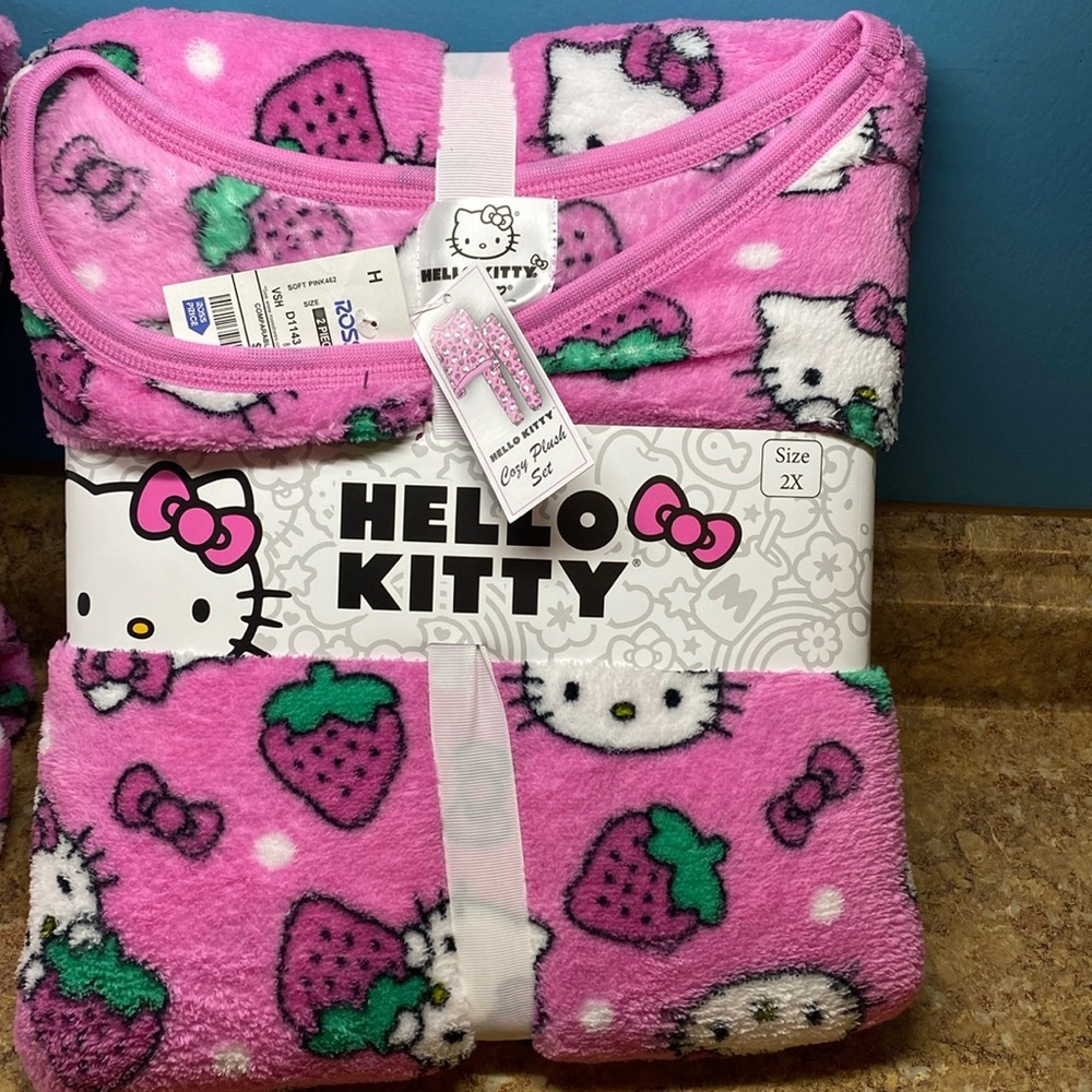 Hello Kitty, cozy plush pajama set